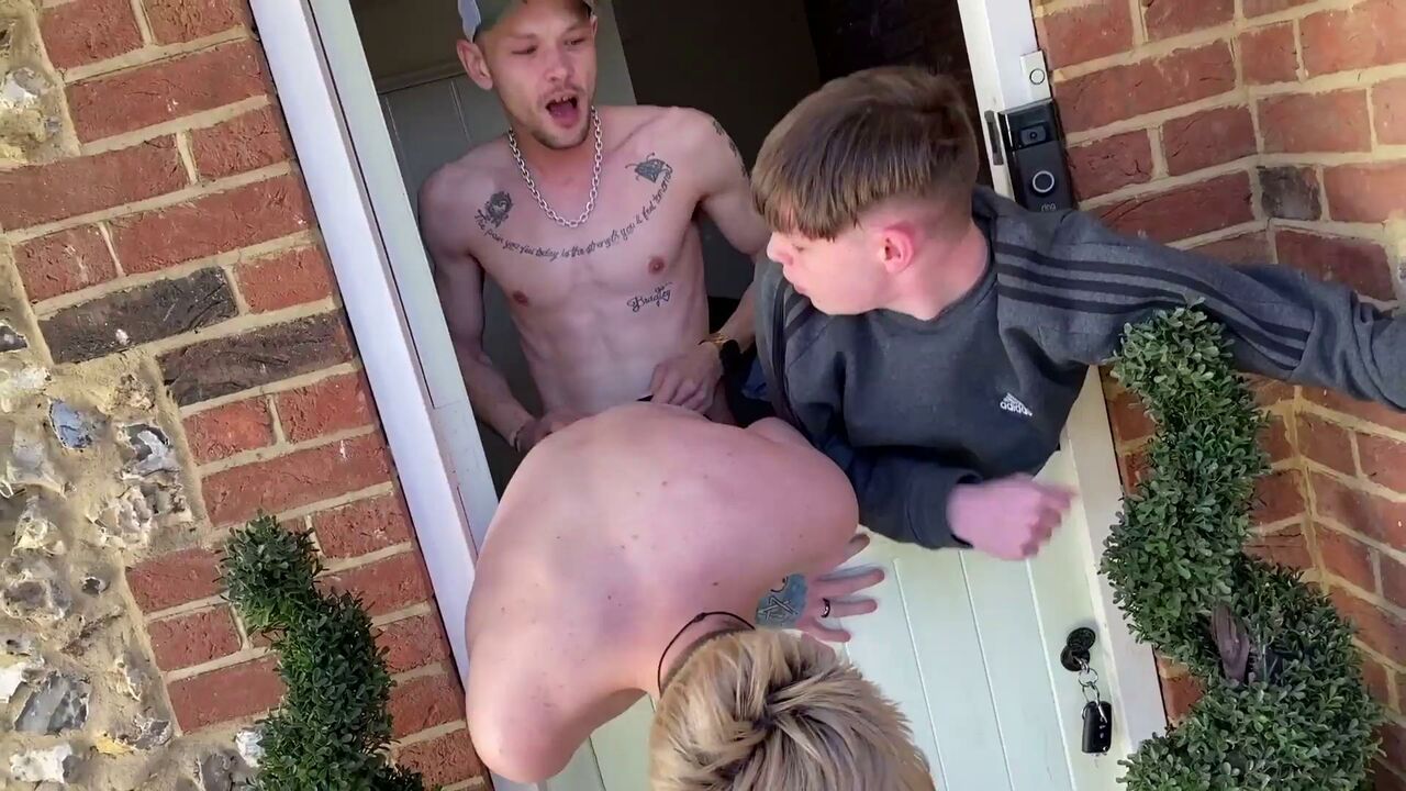 Harri Oakland Puts His Twink's to Work in the Garden While Breeding Them!