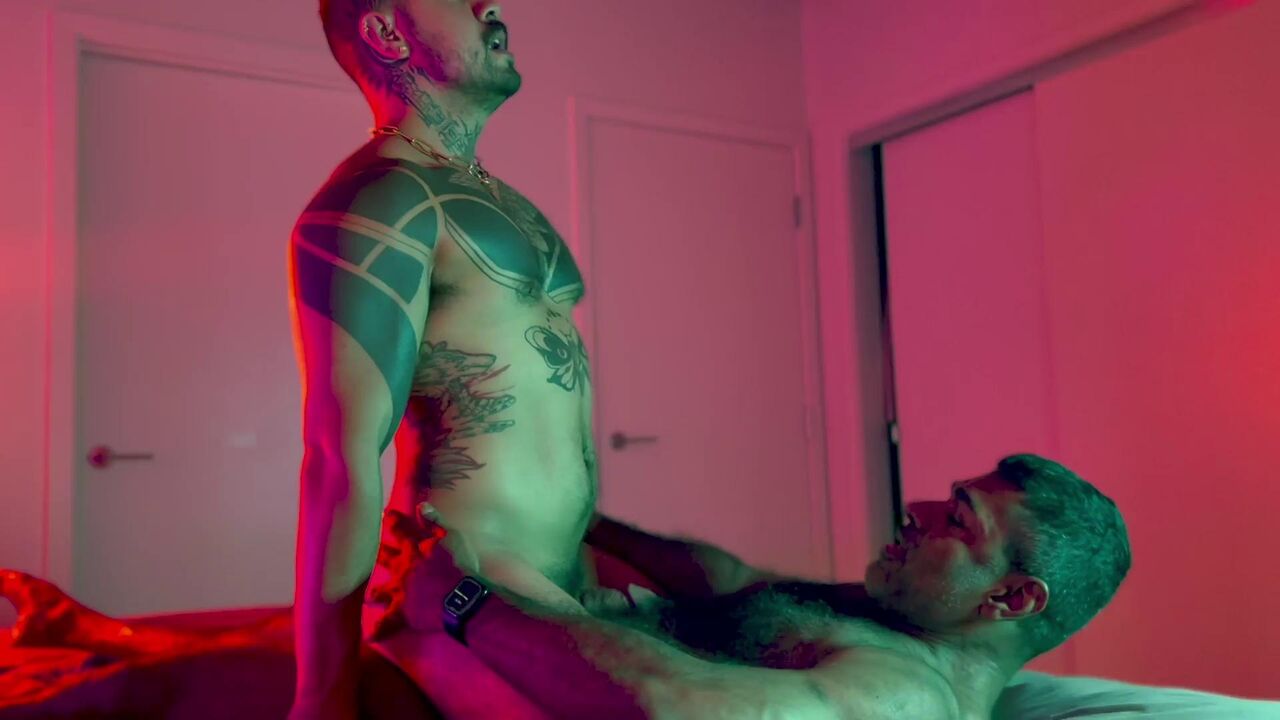 Part 2 : @Magicmikehung1 Red Hot Sexual Chemistry with @Dev_Tylerxxx