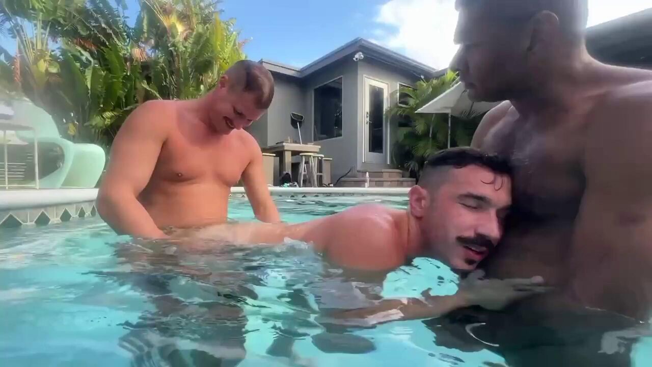 Deep End - Underwater 3Way: @Magicmikehung1, @Jordimassivexxx & @Evansterlingxxx