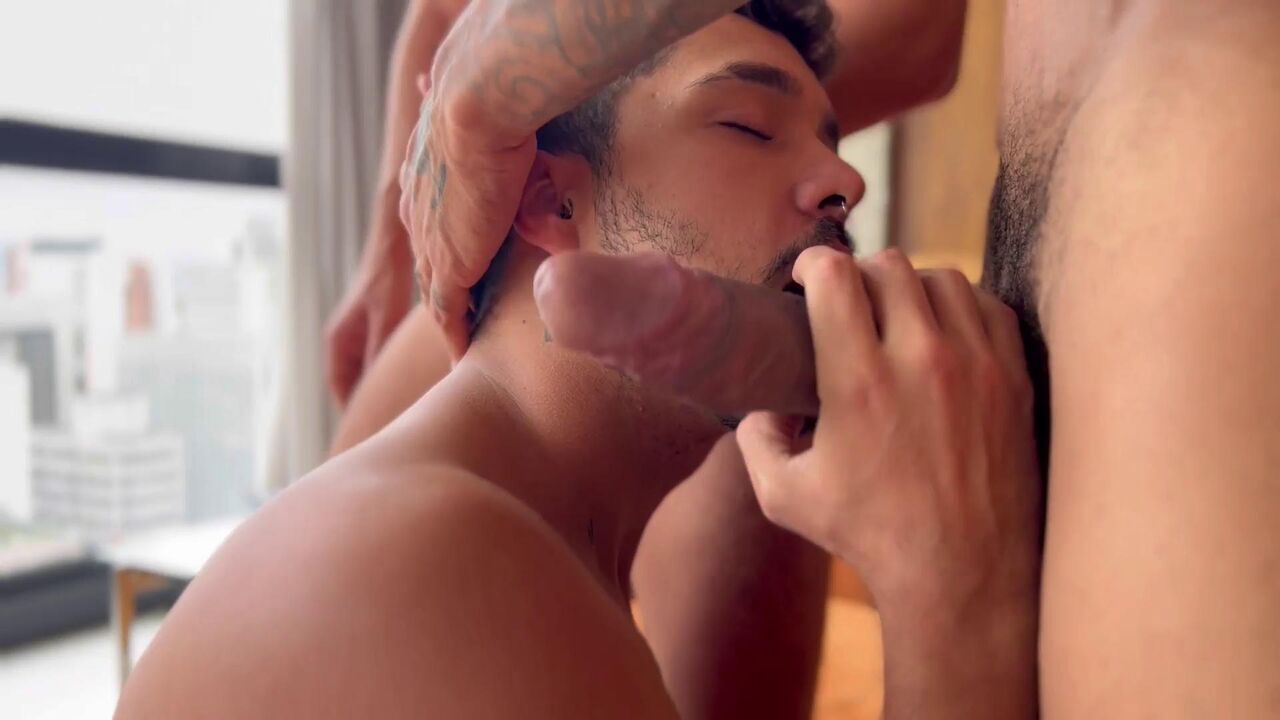 Threesome with Andy Rodrigo and Victor Veiga (Cumming Handsfree)