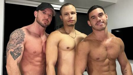 Hot and sweaty threesome featuring XLFORDXL, Holden Hunt and Oliver Hunt.